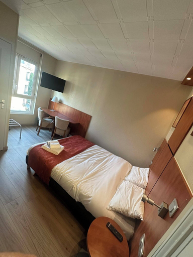 Bedroom 2, Hôtel Victoria, Marne