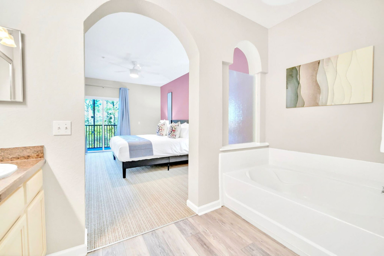 Room 2, Modern 3BR Condo Near Disney- Pool, Orange