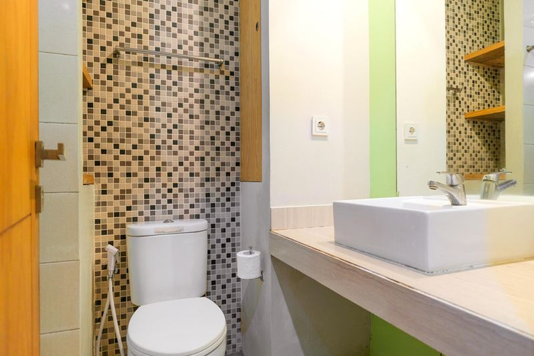 Bathroom 4, LeGreen Suite Poso, Central Jakarta