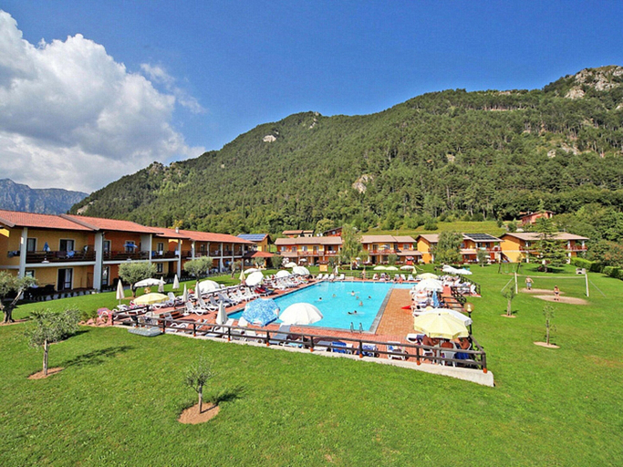 Exterior & Views 2, Lake-view Holiday Home in Tremosine for Couples With 2 Pools, Brescia