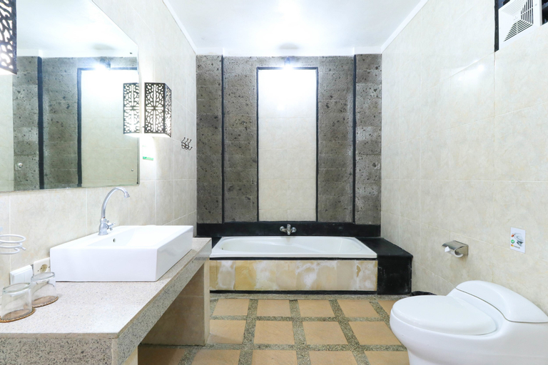 Bathroom 16
