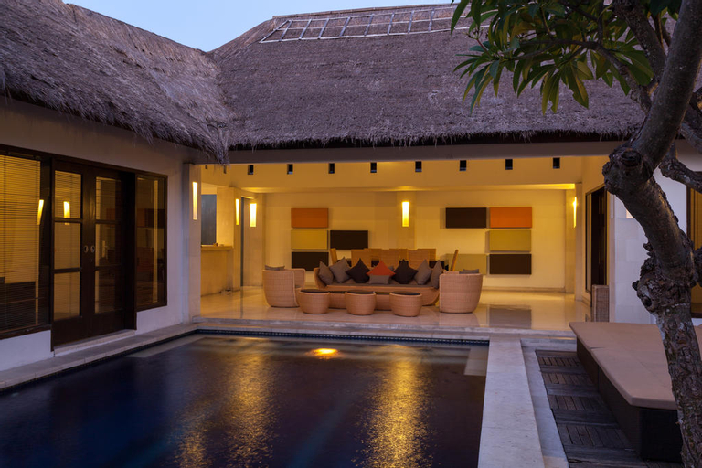Exterior & Views 25