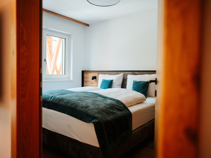 Bedroom 3, Nice Apartment With Balcony, Right on the Skislope, Zell am See