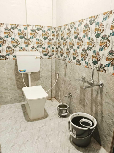 Bathroom 3, Janani Niwas Matheran, Raigarh