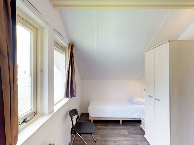 Bedroom 3, Spacious House in Netherlands for 8 Guests, Noord-Beveland