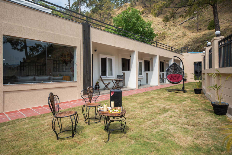 Exterior & Views