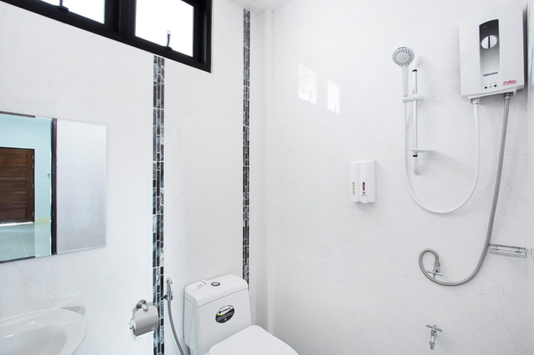 Bathroom 11