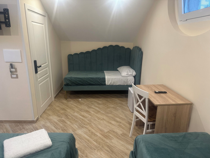 Bedroom 2, ATTIC ROOM, Napoli