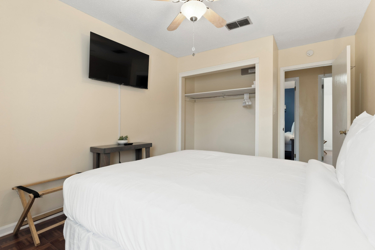 Bedroom 3, Large Fenced Yard Shamrock Stay, Montgomery