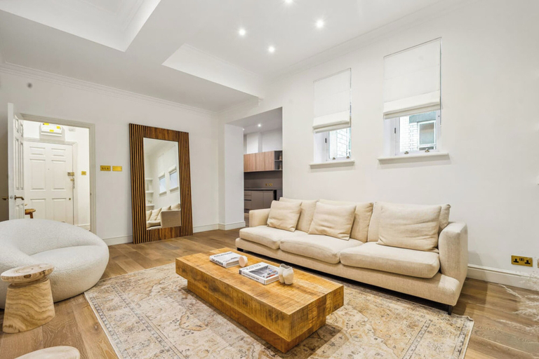 Others 4, Elegant Fitzrovian Apartment, London