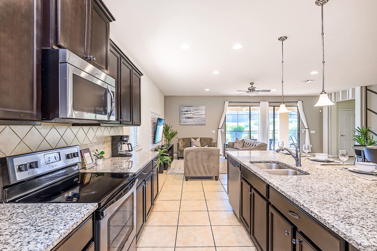 Room 4, Spacious 8BR Home for Large Group - Pool Games, Osceola