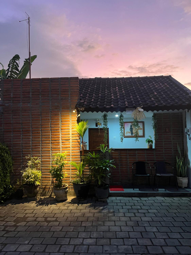 Exterior 4