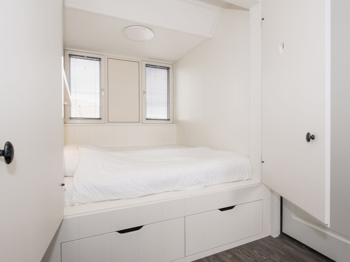 Bedroom 2, Villa With a Sauna in Tjeukemeer, Lemsterland