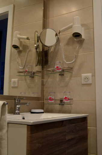 Bathroom 3, Hotel Restaurant La Couronne, Bas-Rhin