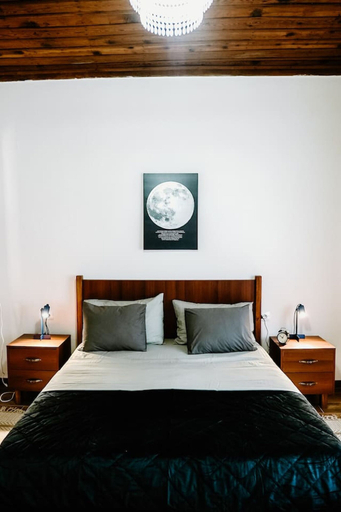 Bedroom 3, City Grove Blooms and Beds 2BR With City Views, Gjirokastrës