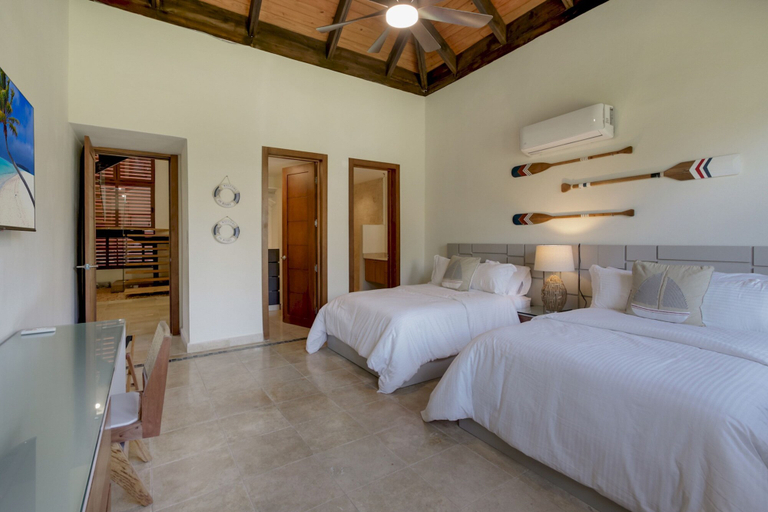 Room 3, Luxury Cap Cana Villa With 3 Bedrooms Plunge Pool Maid and Golf Course Access, San Rafael del Yuma