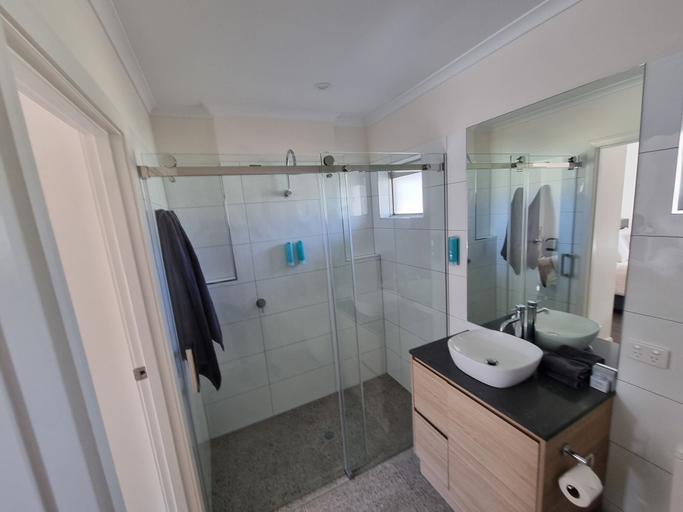 Bathroom 3, Golden Heritage Accommodation Rutherglen, Indigo - Pt B