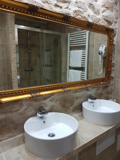Bathroom 3, Domaine de Vareilles, Creuse