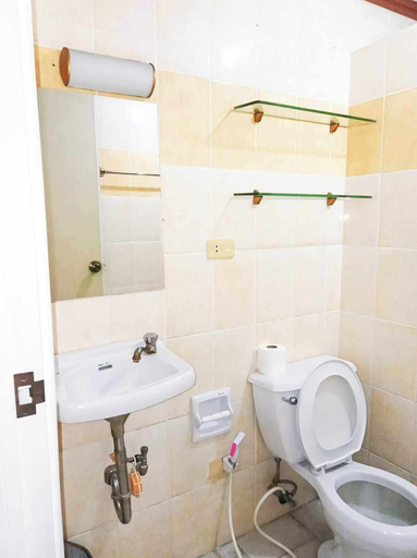 Bathroom 4, 1st Street Park Apartelle, Mabalacat