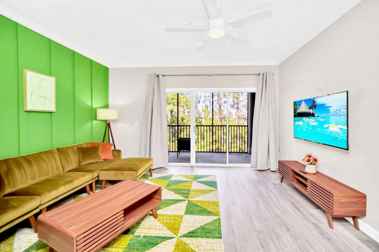 Room 5, Modern 3BR Condo Near Disney- Pool, Orange