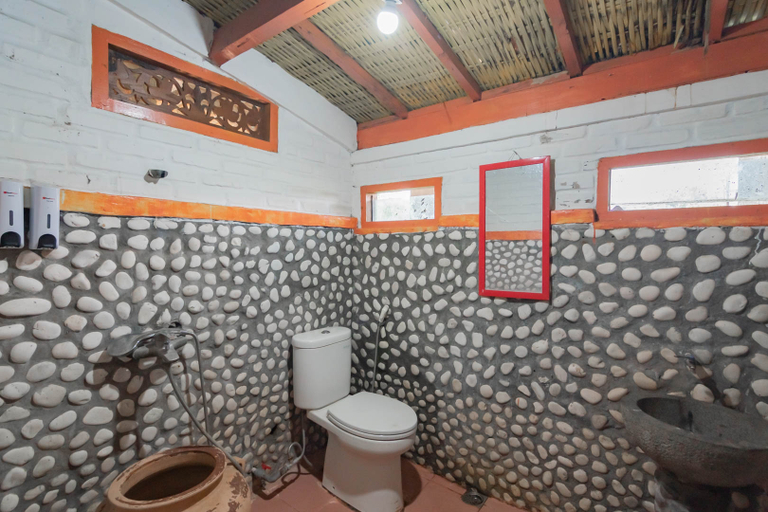 Bathroom 3, RedDoorz near Farmhouse Lembang, Bandung