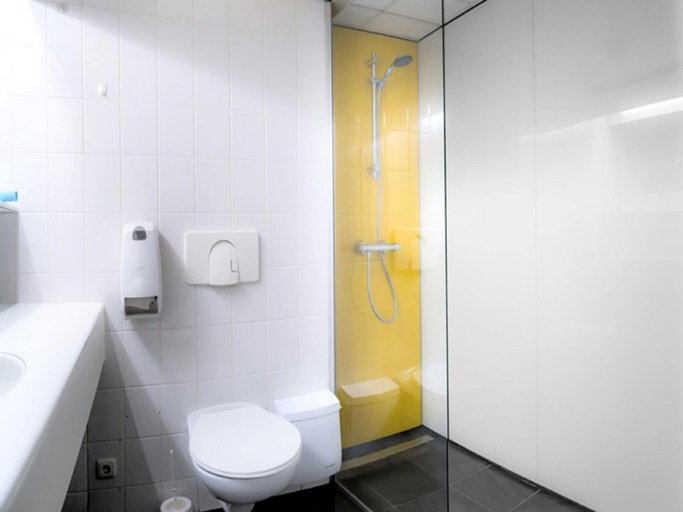 Bathroom, Nice House With a Dishwasher, Located in Friesland, Franekeradeel