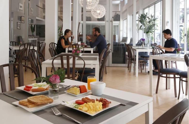 Food & Drinks 5, Ratchadamnoen Residence, Phra Nakhon