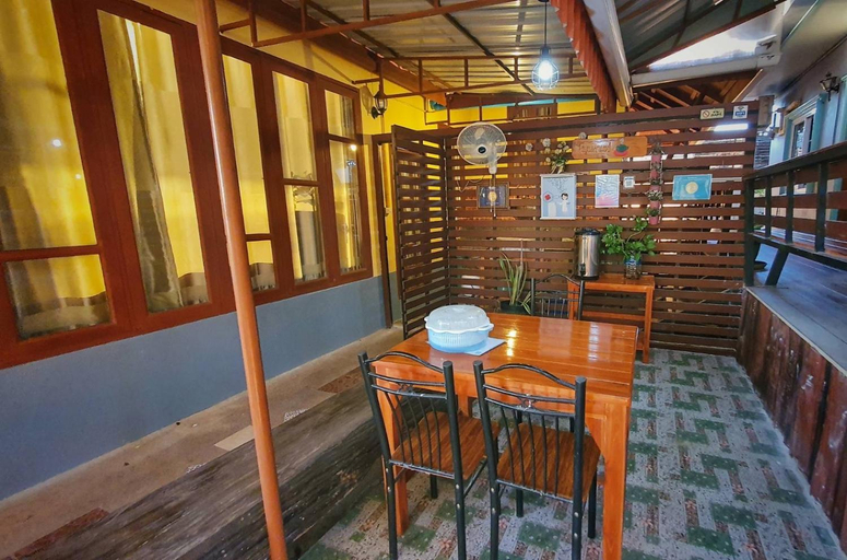 Food & Drinks, Ruen Thai Ban Rim Nam, Mueang Kamphaeng Phet