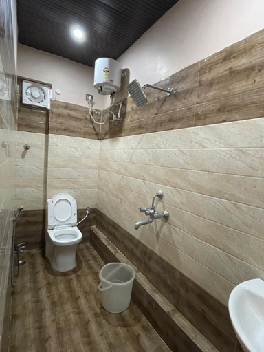 Bathroom, Himalaya Inn Guest House, Varanasi