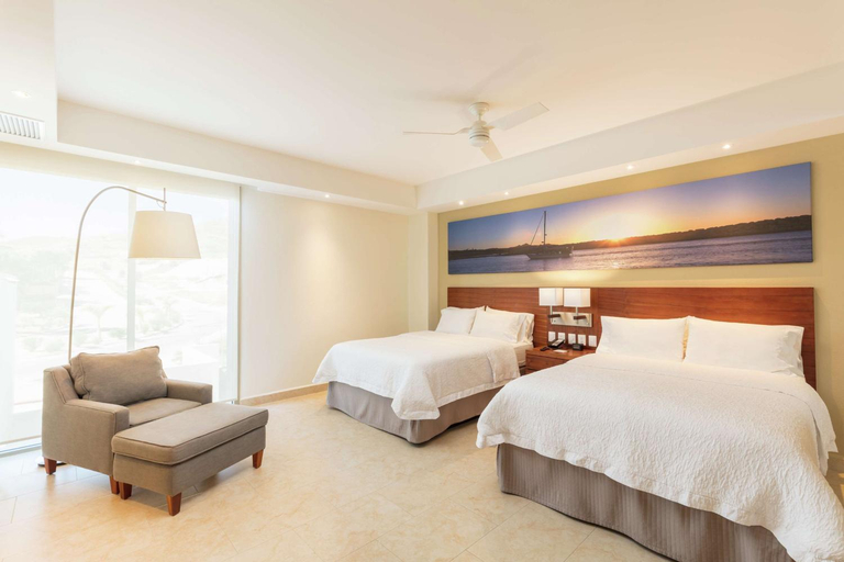 Bedroom, Hampton Inn & Suites by Hilton Los Cabos, La Paz