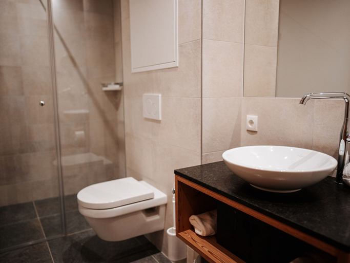 Bathroom, Nice Apartment With Balcony, Right on the Skislope, Zell am See