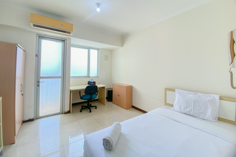 Bedroom 3, Minimalist and Comfy Studio Room Maple Park Sunter Apartment By Travelio, Jakarta Utara