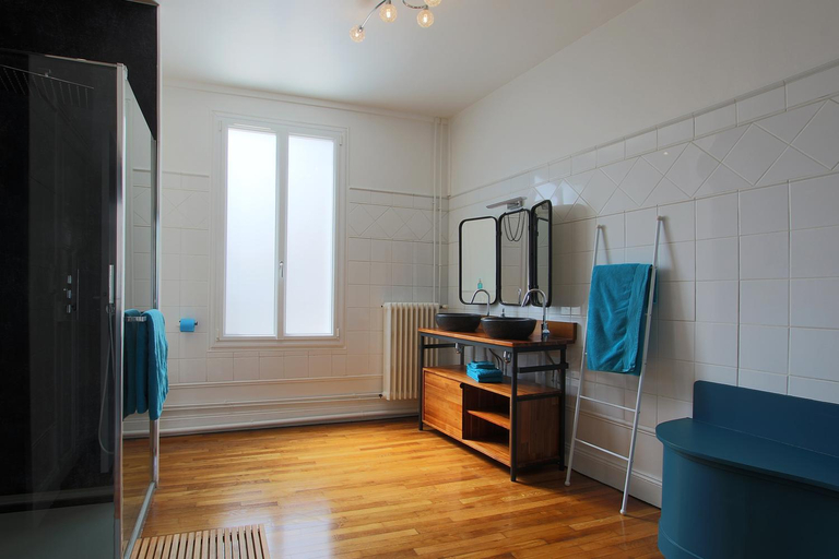Bathroom 2, L'Iliade - Chambres d'hotes - B&B a Bouzy, Marne