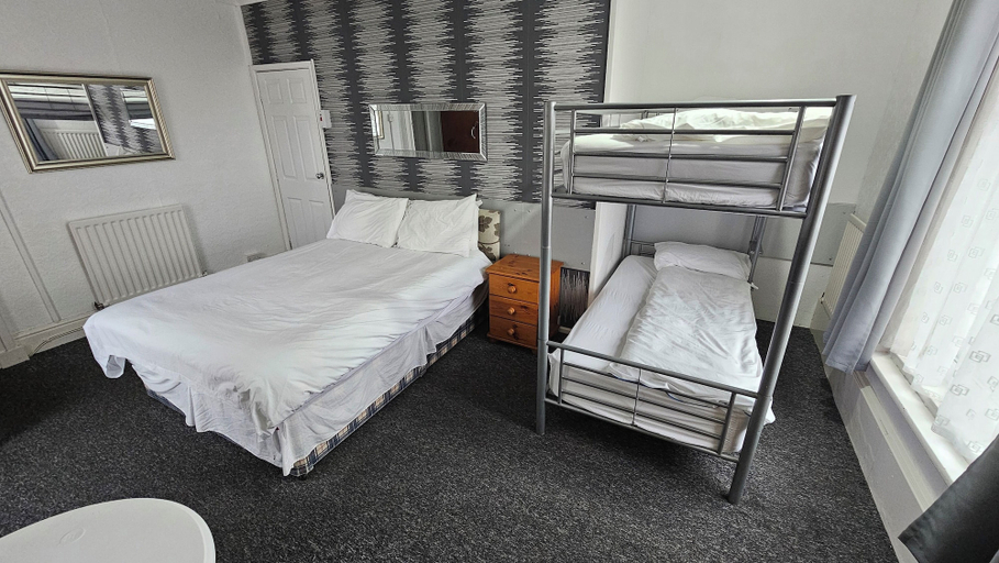 Bedroom 2, Bowie's Lodge, Blackpool