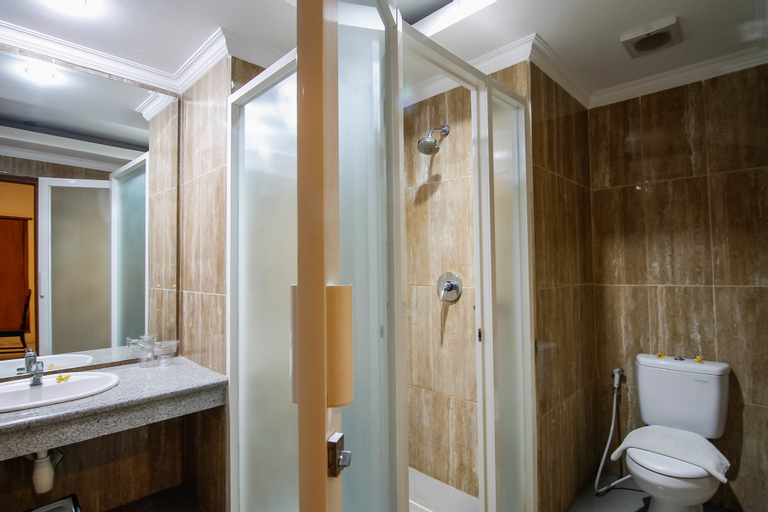 Bathroom 10