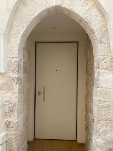 Others 2, Easter Suite, Bari