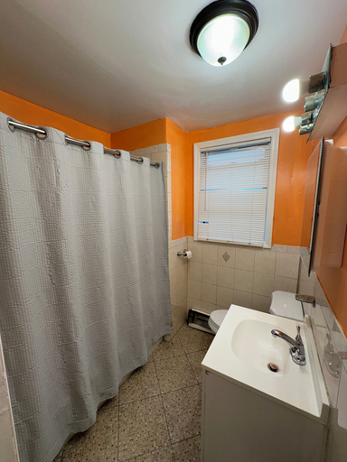 Bathroom 4, Fidelia Room G, Newark