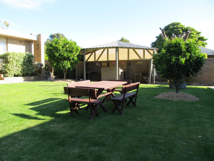 Others 3, Gowings of Mallacoota, E. Gippsland - Orbost