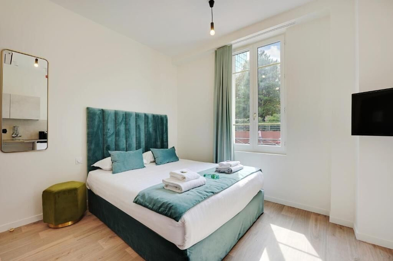 Bedroom 4, La Lumière de Paris, Hauts-de-Seine