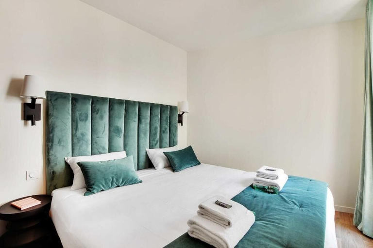 Bedroom 3, La Lumière de Paris, Hauts-de-Seine