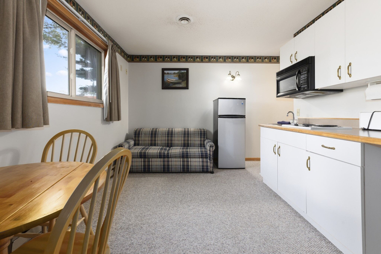 Others 4, Pelican Lakes Motel, Crow Wing