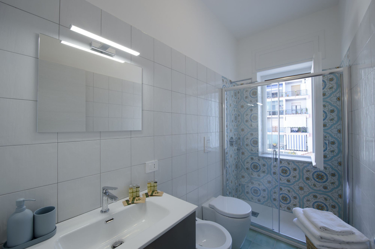 Bathroom, Suite Positano - 100 Meters From the Beach, Salerno