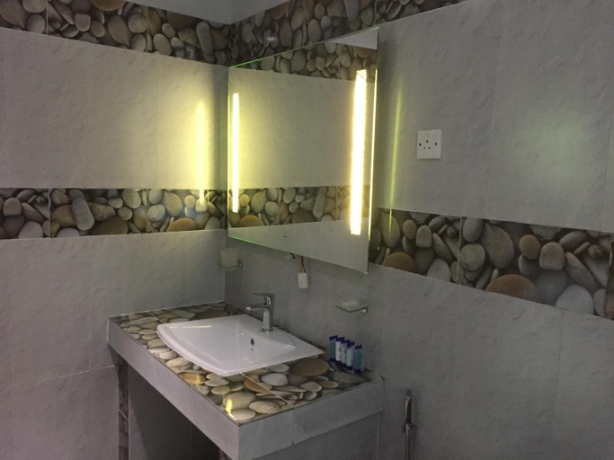 Bathroom 3, Silver Lepard Kandy, K.F.G. & G. Korale