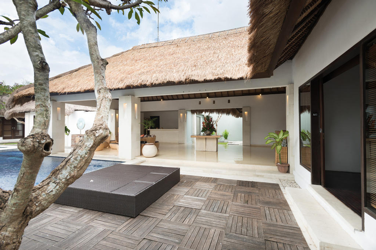 Exterior & Views 23