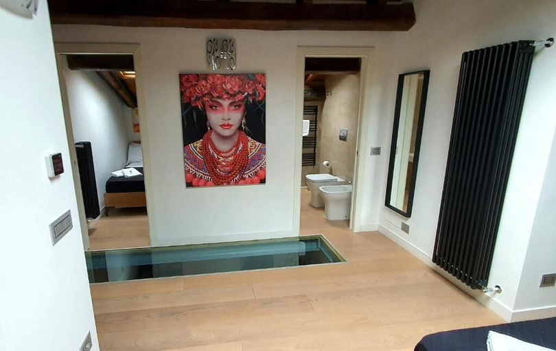 Others 4, Ponte Milvio Luxury House, Rome