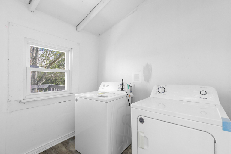 Bathroom 4, Near CrossPlex & Legion Field, Jefferson
