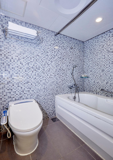 Bathroom 19