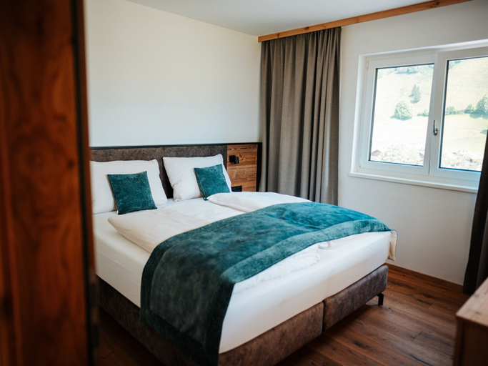 Bedroom 4, Beautiful Apartment With 2 Bathrooms, on ski Slope, Zell am See
