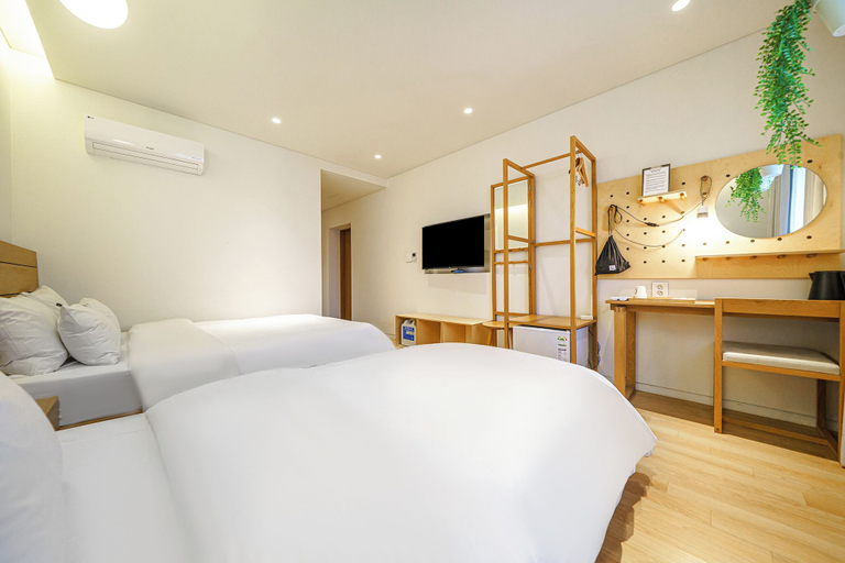 Bedroom 4, Chuncheon Heyy Hotel, Chuncheon