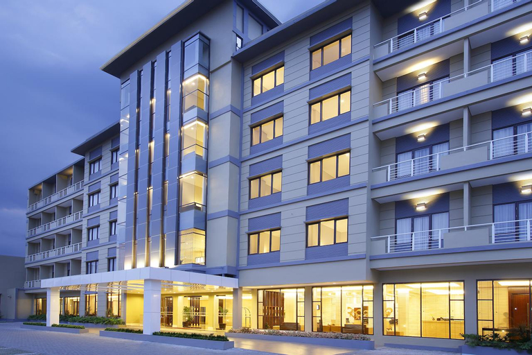 Exterior & Views
